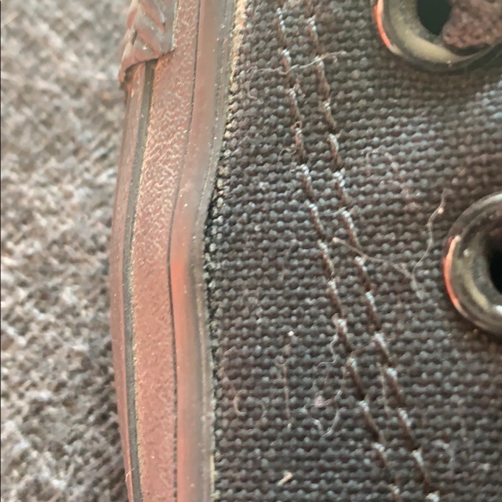 Black converse - Picture 7 of 7
